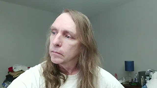 Magnus Luv online show from July 2026 10:05:01 PM