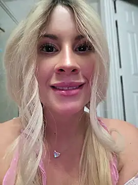 ItsAuroraBorealis online show from May 2026 01:57:16 AM
