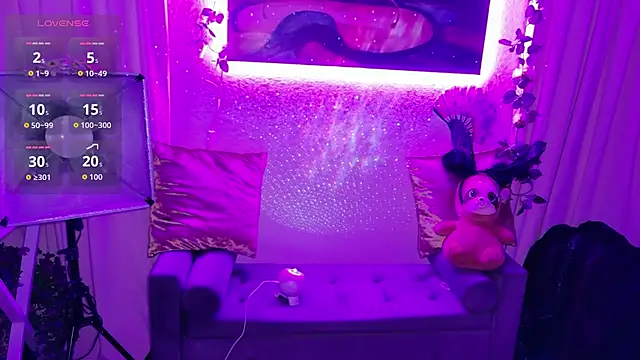 ItsAuroraBorealis online show from May 2026 02:13:02 AM