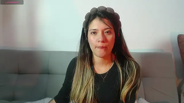 Snapshot of hannajonnes1 chatting on June 2026 01:27:02 AM hannajonnes1 online show from June 2026 01:27:02 AM