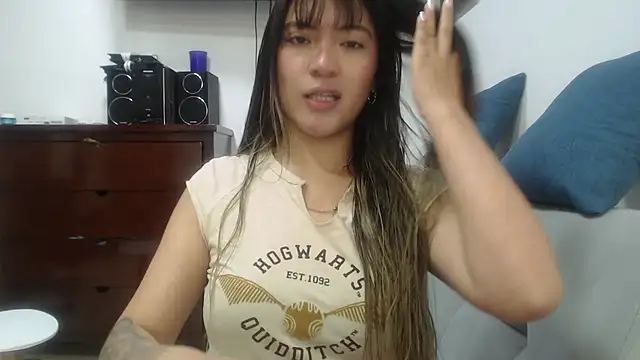 hannajonnes1 online show from April 2026 12:01:02 PM
