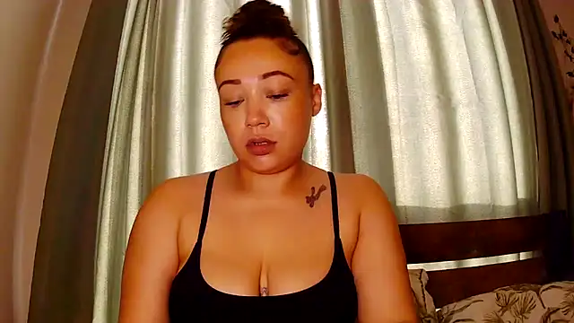 Snapshot of Theone_T chatting on June 2026 06:19:02 AM Theone T online show from June 2026 06:19:02 AM