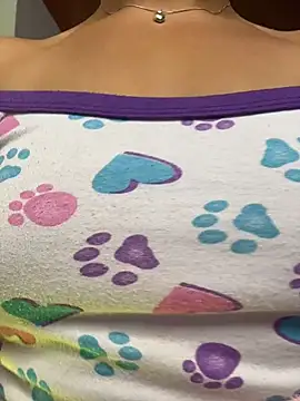 Snapshot of EvelynLeen_ chatting on April 2026 11:10:02 PM EvelynLeen online show from April 2026 11:10:02 PM