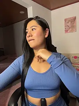 Snapshot of EvelynLeen_ chatting on April 2026 10:27:02 PM EvelynLeen online show from April 2026 10:27:02 PM