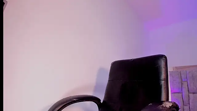 Mia nyxie online show from April 2026 07:45:01 AM