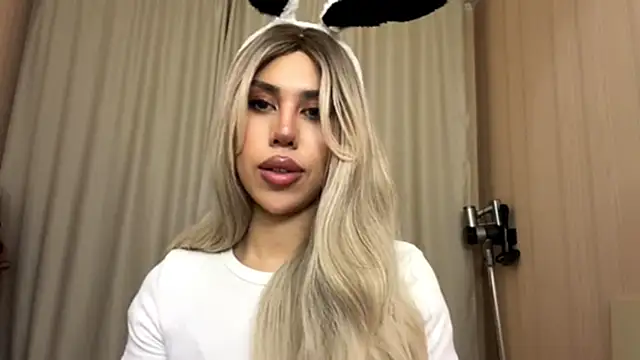 Elizamyr online show from April 2026 09:54:02 PM