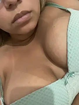 gabyzinha2030 online show from July 2026 10:44:02 PM