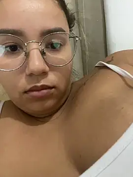 gabyzinha2030 online show from April 2026 04:46:01 PM