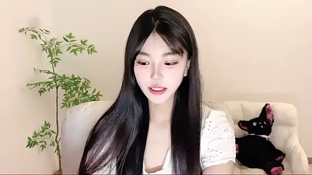 Snapshot of Kitteovo chatting on May 2026 08:13:01 AM Kitteovo online show from May 2026 08:13:01 AM