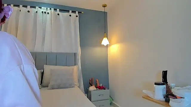 Snapshot of sweetkimmie_ chatting on April 2026 11:27:01 AM sweetkimmie online show from April 2026 11:27:01 AM