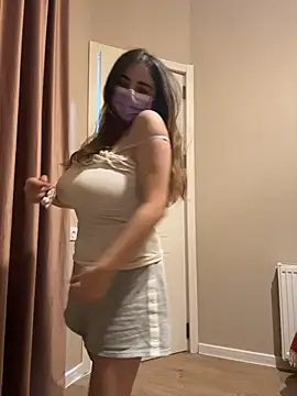 AnnieCartier online show from May 2026 07:45:02 PM