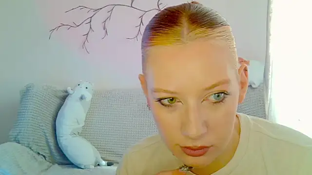 Snapshot of earn_my_lily chatting on April 2026 07:15:02 AM earn my lily online show from April 2026 07:15:02 AM