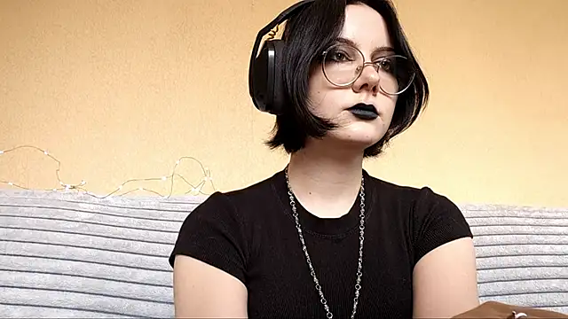 Snapshot of HighLense chatting on April 2026 07:03:01 AM HighLense online show from April 2026 07:03:01 AM