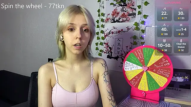 LunaBless online show from May 2026 04:02:02 PM