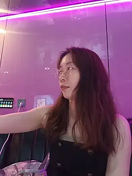 Snapshot of bingbing-521 chatting on April 2026 02:43:01 PM bingbing-521 online show from April 2026 02:43:01 PM