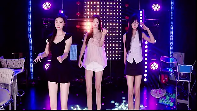 Snapshot of S5-5S5 chatting on April 2026 10:11:01 AM S5-5S5 online show from April 2026 10:11:01 AM