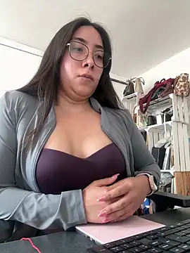 vampiralatina online show from April 2026 04:22:02 PM