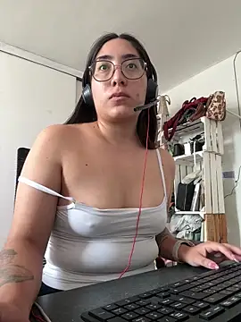 vampiralatina online show from April 2026 07:12:01 PM