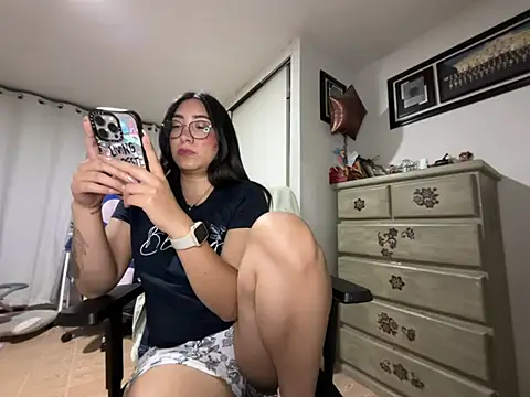 vampiralatina online show from May 2026 04:23:01 AM