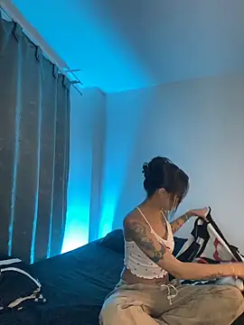 Snapshot of dream_party_4U chatting on April 2026 01:50:01 AM dream party 4U online show from April 2026 01:50:01 AM