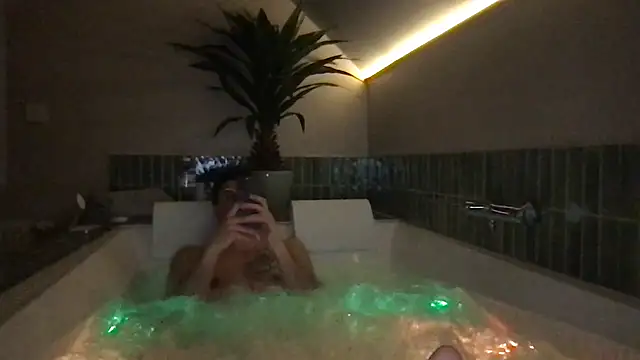 YoloNude online show from April 2026 09:18:02 PM