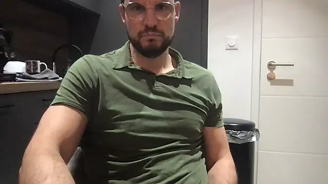 YoloNude online show from April 2026 08:32:02 PM