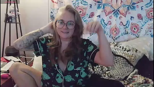 Snapshot of Blondejenn chatting on May 2026 11:38:01 AM Blondejenn online show from May 2026 11:38:01 AM