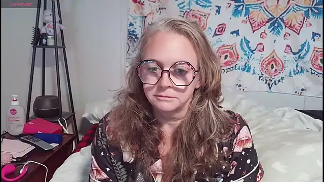Snapshot of Blondejenn chatting on May 2026 12:22:02 PM Blondejenn online show from May 2026 12:22:02 PM