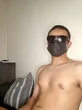 LuisLatinboyy online show from April 2026 08:37:01 PM