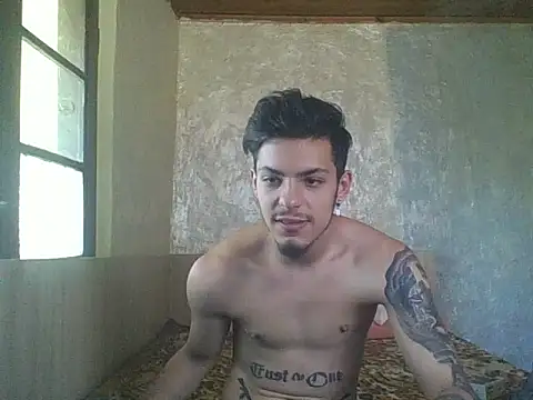 robertmrn112 online show from May 2026 11:28:02 AM