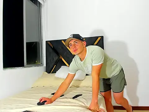 Snapshot of John_Hot6 chatting on April 2026 01:12:01 AM John Hot6 online show from April 2026 01:12:01 AM