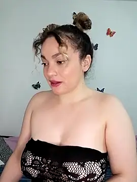honey hornie online show from April 2026 07:32:01 PM