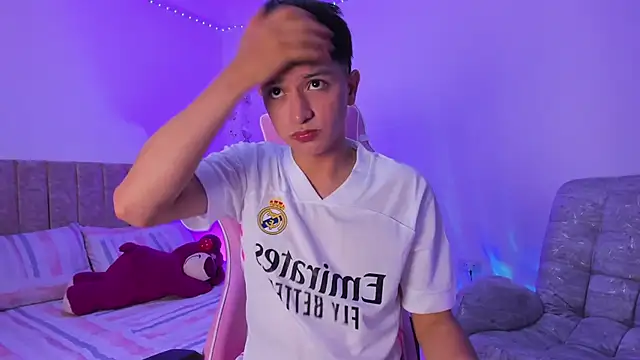 Snapshot of SaNti_ll chatting on April 2026 02:24:02 AM SaNti ll online show from April 2026 02:24:02 AM