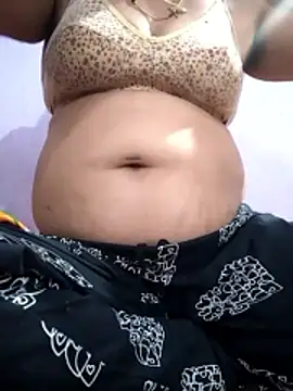 Snapshot of Reshmi54 chatting on April 2026 04:31:01 PM Reshmi54 online show from April 2026 04:31:01 PM