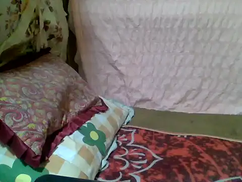 Snapshot of luna_veille chatting on May 2026 01:00:02 AM luna veille online show from May 2026 01:00:02 AM