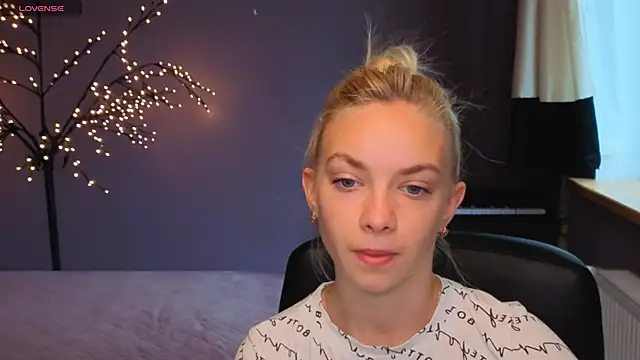 SonnySofia online show from May 2026 05:37:02 AM
