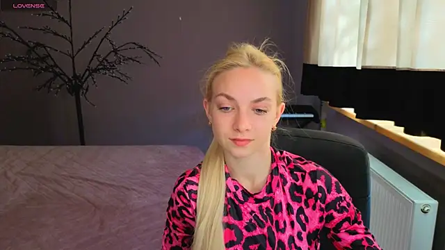 SonnySofia online show from May 2026 05:54:01 AM