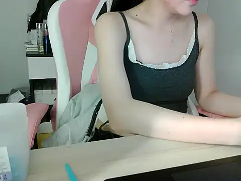 lucienguyen online show from May 2026 04:23:01 AM
