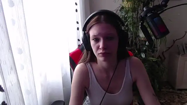 PunyKnee online show from April 2026 08:19:01 AM