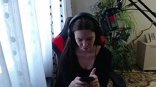 PunyKnee online show from April 2026 10:33:02 AM