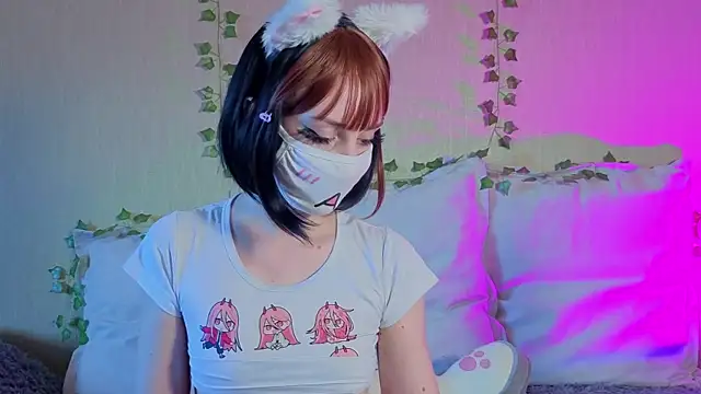 Snapshot of LunaNyanmi chatting on June 2026 01:43:02 PM LunaNyanmi online show from June 2026 01:43:02 PM