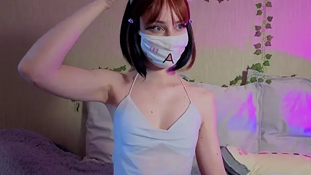 Snapshot of LunaNyanmi chatting on June 2026 01:22:02 PM LunaNyanmi online show from June 2026 01:22:02 PM