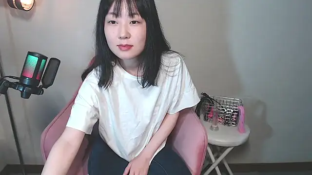 Miachan 01 online show from May 2026 12:55:01 AM