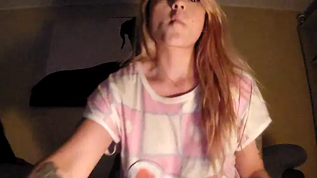 SilvyDiamond online show from April 2026 10:15:01 PM