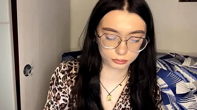 Snapshot of RenataBrought chatting on April 2026 04:22:01 PM RenataBrought online show from April 2026 04:22:01 PM