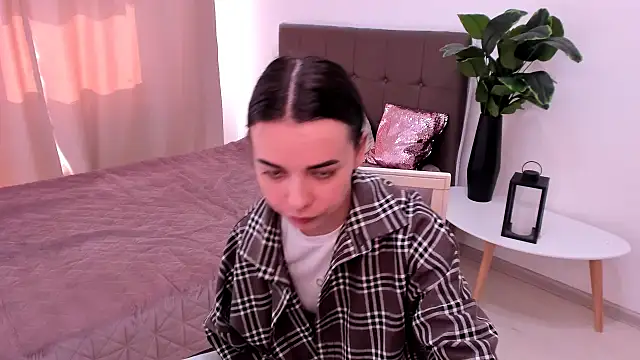 Little Ami  online show from April 2026 01:26:01 PM