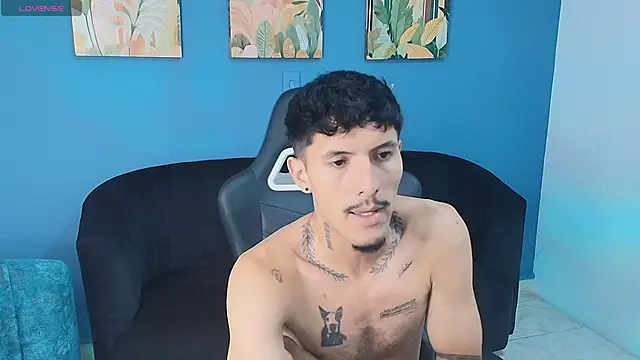 ALEXXXTREM69 online show from April 2026 12:11:02 PM