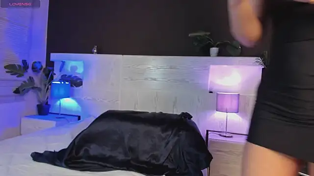 angelina hilton online show from July 2026 11:49:01 AM