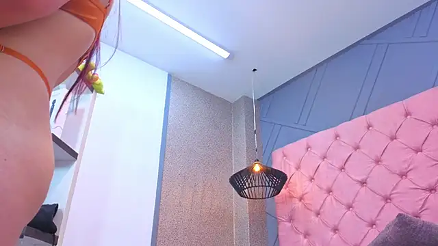 Mia horney- online show from April 2026 01:17:02 PM