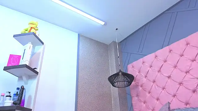 Mia horney- online show from April 2026 12:54:01 PM